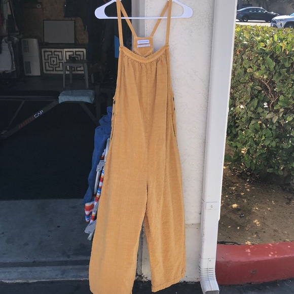 UO Alvie Linen Jumpsuit - Picture 1 of 3